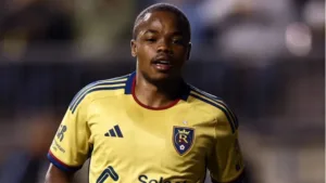 Corinthians leva “chapéu” do Vasco pela contratação do atacante Andrés Gómez e torcedores lamentam: “Fecha as portas”