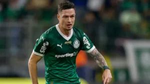 Aníbal Moreno, do Palmeiras, é expulso contra o Corinthians e torcida fica na bronca: “Merece tomar uma multa”
