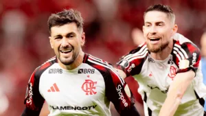 Casagrande coloca Flamengo “grandão” e favorito na Libertadores e no Brasileirão: “Está com tudo nas duas competições”