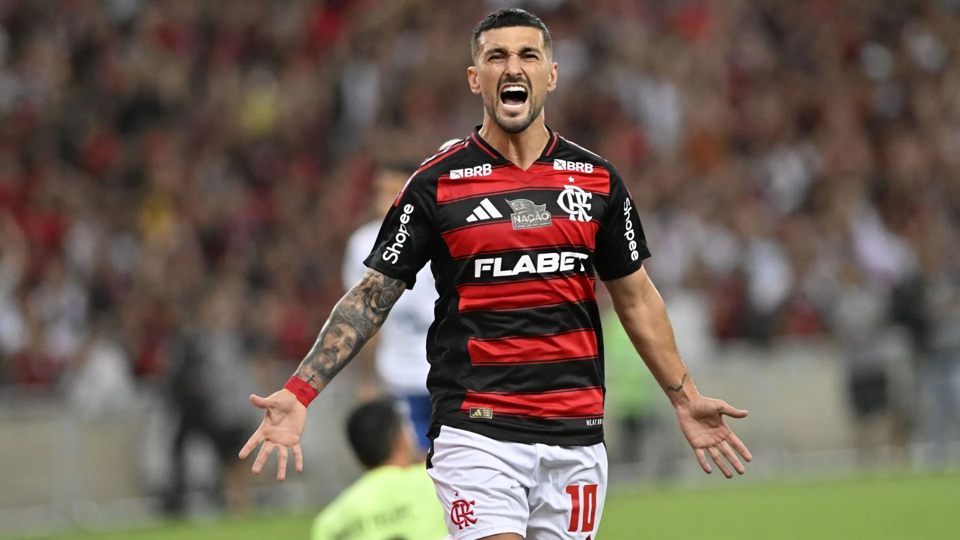Arrascaeta, do Flamengo, lidera ranking de assistências do Brasileirão, com quatro atletas dividindo vice-liderança