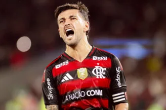 Arrascaeta comemora gol contra o Vitória