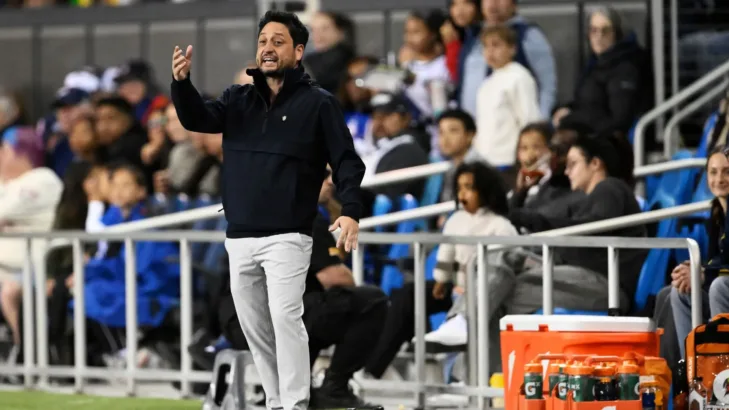 Arthur Elias, do Brasil, chega ao 18º título no futebol feminino e torcida exalta: “Muda toda mentalidade” Arthur Elias, do Brasil, chega ao 18º título no futebol feminino e torcida exalta: “Muda toda mentalidade”
