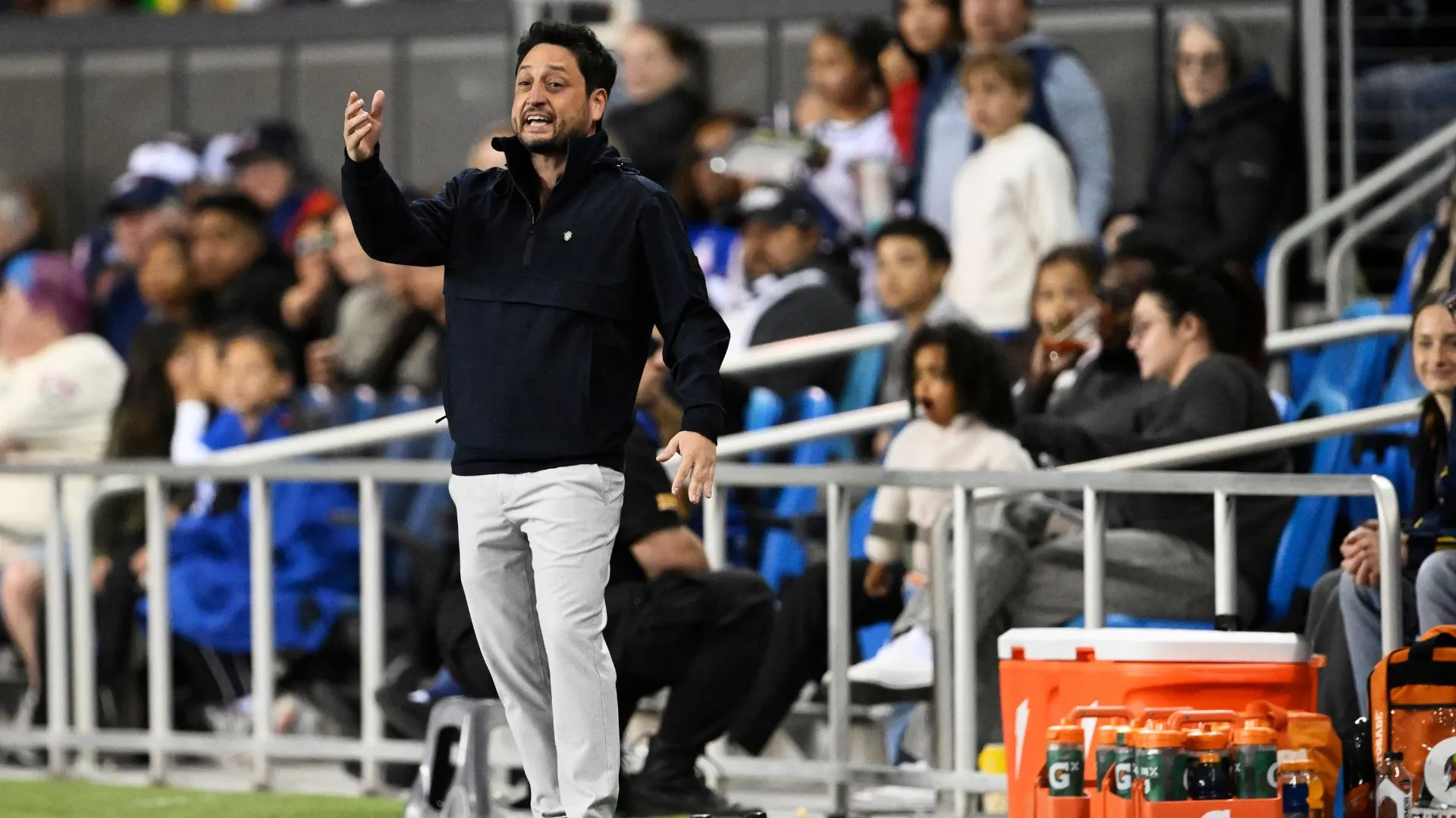 Arthur Elias, do Brasil, chega ao 18º título no futebol feminino e torcida exalta: “Muda toda mentalidade”