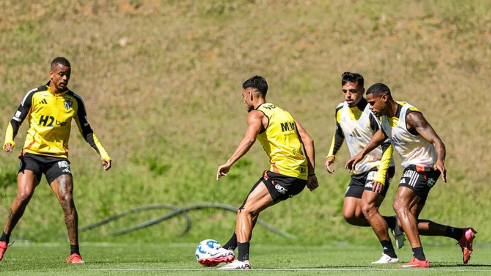 Atlético-MG pode ter Biel e Alexsander titulares contra o Red Bull Bragantino pelo Brasileirão hoje