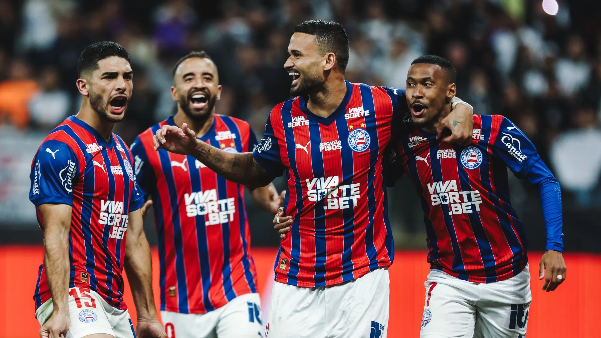 Bahia vence Corinthians por 2 a 1 pelo Brasileirão em jogo marcado por confusão do VAR