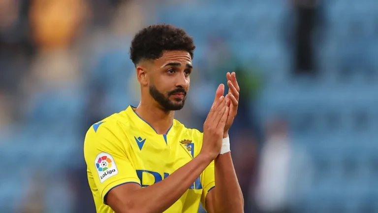 Botafogo contrata atacante espanhol Chris Ramos e Nicola detalha: “Pacote total pode chegar a R$ 33 milhões”