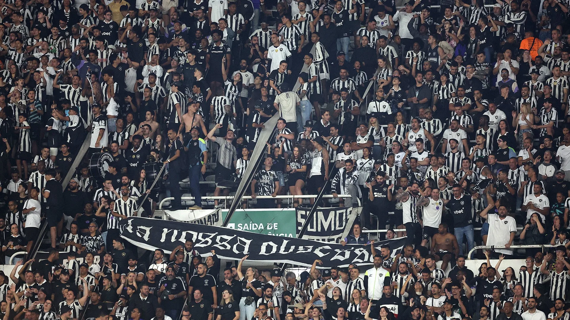 Botafogo é comparado com o Palmeiras e torcida sai em defesa do elenco: “Analistas de resultados”