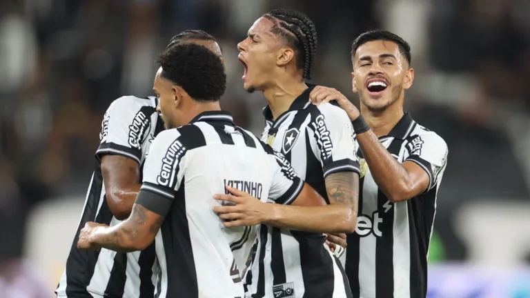Botafogo vence Bragantino por 4 a 1 após primeiro tempo “perfeito” e encosta no G4 do Brasileirão