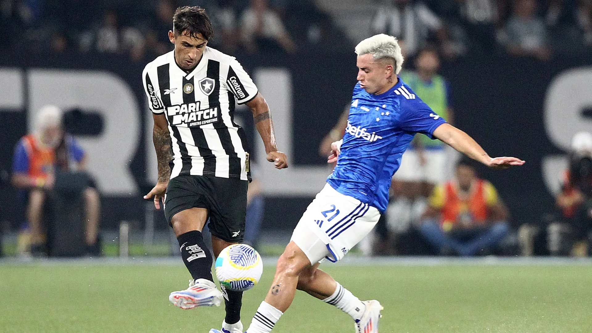 Onde assistir Botafogo x Cruzeiro ao vivo pelo Brasileirão: prováveis escalações, desfalques e retrospecto