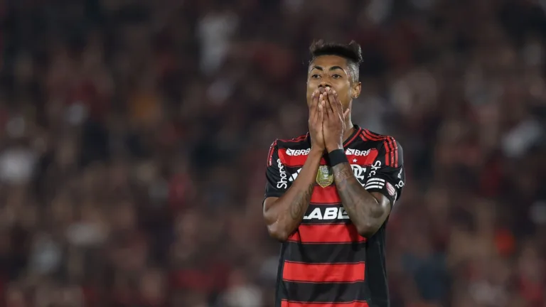 Torcedores do Atlético-MG relembram punição de Dudu e ironizam gancho de Bruno Henrique, do Flamengo: “É uma vergonha” Torcedores do Atlético-MG relembram punição de Dudu e ironizam gancho de Bruno Henrique, do Flamengo: “É uma vergonha”