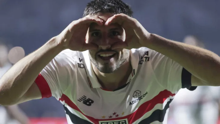 Calleri revela ter fechado com o Atlético-MG antes de assinar com o São Paulo: “Estava tudo fechado” Calleri revela ter fechado com o Atlético-MG antes de assinar com o São Paulo: “Estava tudo fechado”