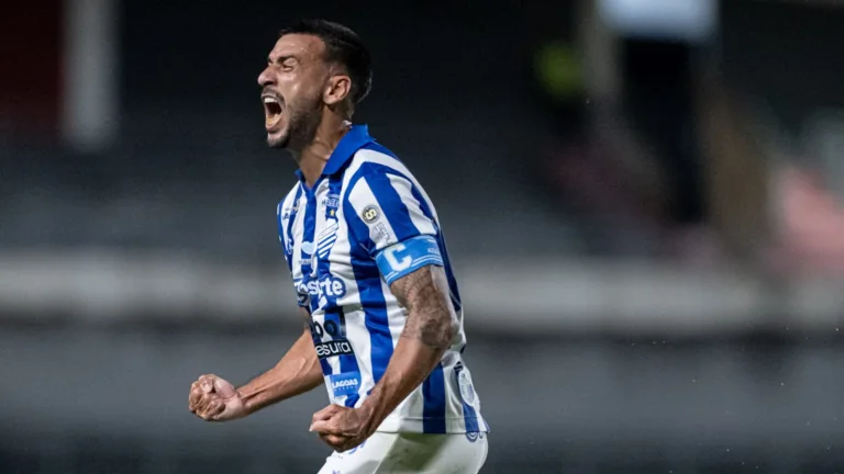 Camacho elege título do Brasileirão 2017 pelo Corinthians o mais especial da carreira e exalta Diniz: “Me deu confiança”