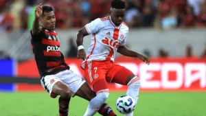 Torcida do Flamengo reage ao desfalque de Carbonero, do Internacional, na Libertadores: “Agora tem obrigação de passar”