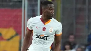 Vasco aumenta oferta por zagueiro Carlos Cuesta, do Galatasaray, e torcedores questionam: “Com que dinheiro?”