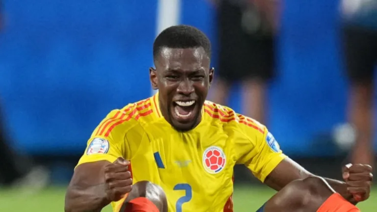 Vasco tem negociações com o zagueiro Carlos Cuesta e torcida pede mais defensores: “Tem que contratar dois”