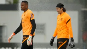 Próximo do Palmeiras, Carlos Miguel tem histórico conturbado no Corinthians, revela Nicola: “Cássio não gosta dele, são inimigos”
