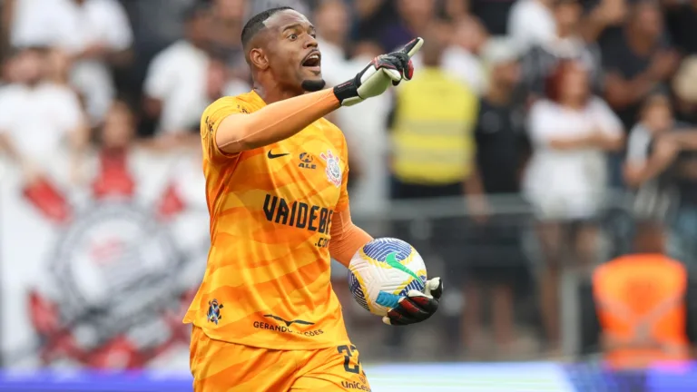 Torcedores do Corinthians ficam revoltados com a contratação de Carlos Miguel no Palmeiras: “É um traíra”