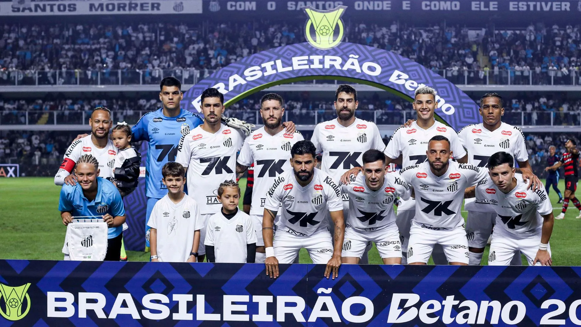 Casagrande indica oscilação como fator de risco para o Santos ser rebaixado no Brasileirão: “É muito frágil”