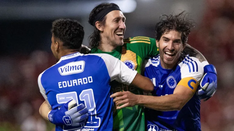 Cássio defende 3º pênalti com a camisa do Cruzeiro e torcida reage: “Não existiu goleiro mais decisivo”