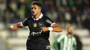 Chris Ramos marca dois na estreia e Botafogo vence Juventude por 3 a 1 no Brasileirão