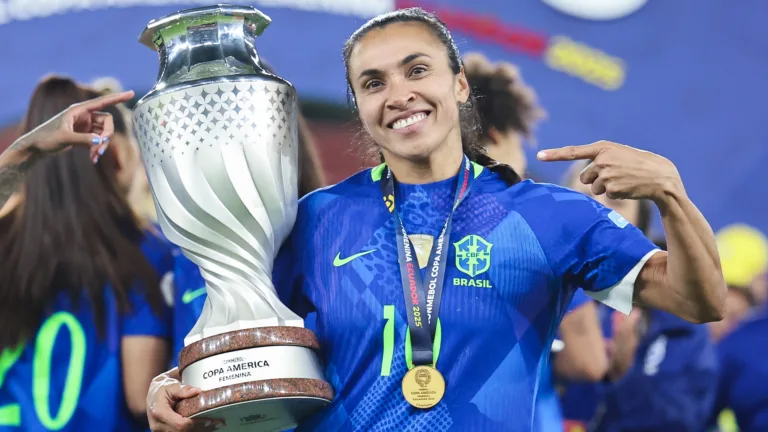 Marta é indicada a Bola de Ouro pela 3ª vez; confira o desempenho da atleta pelo clube e seleção na temporada 2024/25