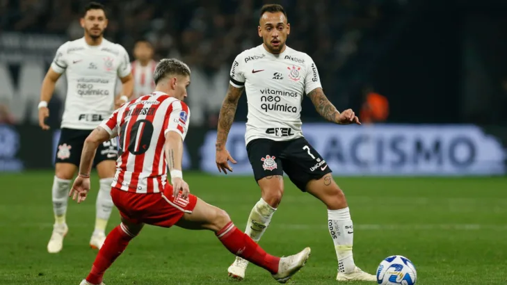 Corinthians atualiza situação de Maycon, mas torcida não quer volta do volante: “Devolve logo ao Shakhtar” Corinthians atualiza situação de Maycon, mas torcida não quer volta do volante: “Devolve logo ao Shakhtar”