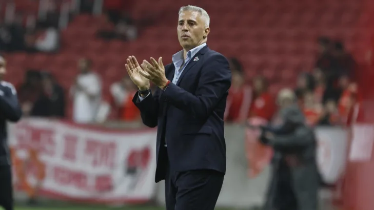 Hernán Crespo minimiza eliminação do São Paulo e desabafa após eliminação na Copa do Brasil: “Não somos horríveis” Hernán Crespo minimiza eliminação do São Paulo e desabafa após eliminação na Copa do Brasil: “Não somos horríveis”