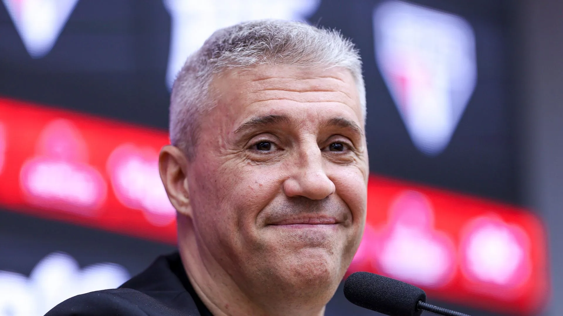 Crespo tem início avassalador no São Paulo e supera números de Zubeldía no Brasileirão