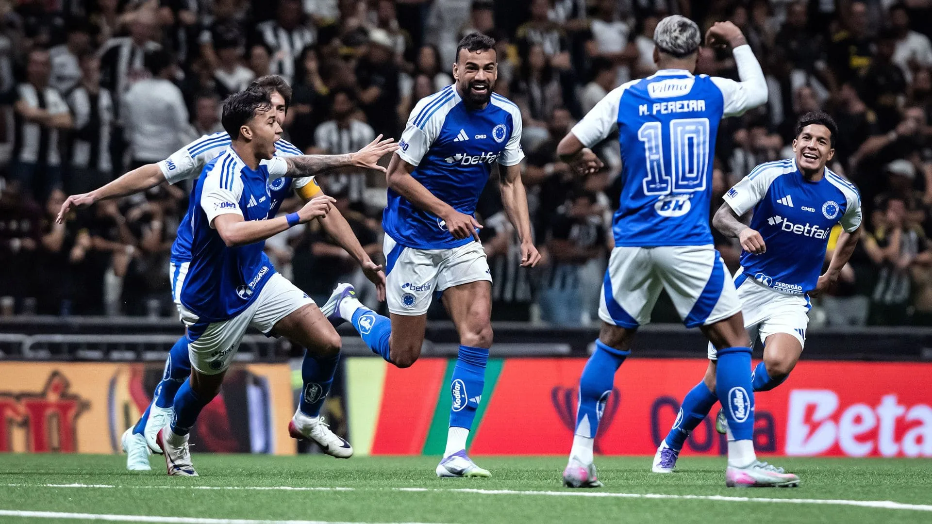 Cruzeiro tem vaga na Libertadores em 2026 encaminhada após vitória no Brasileirão