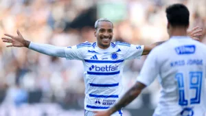 Flamengo, Cruzeiro e Palmeiras disparam no topo dos times com mais probabilidades de título do Brasileirão