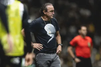 Cuca durante a partida contra o Cruzeiro