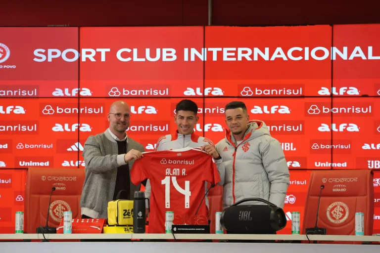 Meneghetti diz que D’Alessandro não aceita críticas e revela frase do diretor do Internacional: “Querem me derrubar”