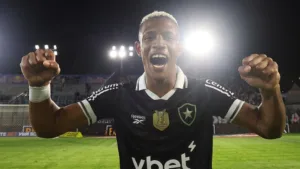 Flamengo demonstra interesse em Danilo, do Botafogo