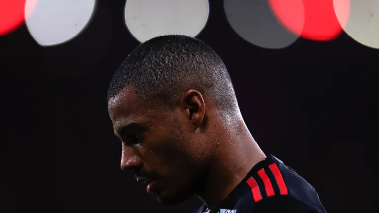 Carlos Sanchez, irmão de De la Cruz, prevê saída de meia do Flamengo e indica destino: “Creio que vai voltar ao River”