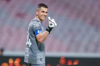 Marcelo Grohe jogando na Arábia Saudita