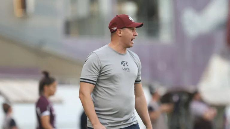 Léo Mendes fala sobre saída de Millene e Darlene da Ferroviária em meio as quartas do Brasileirão Feminino