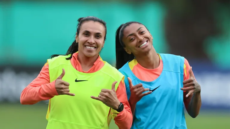 Kerolin fala sobre apoio de Marta em retorno para a seleção brasileira feminina: “Sou muito grata”