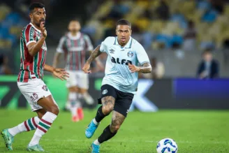 Foto: Lucas Esteves durante partida contra o Fluminense