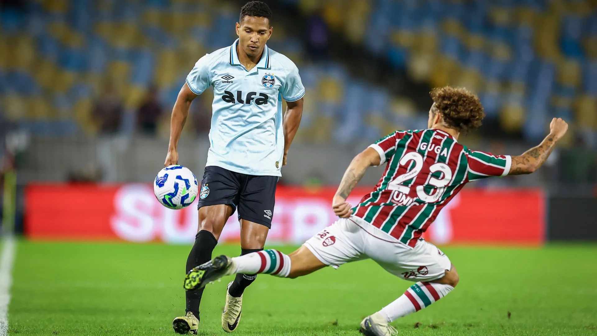 João Lucas se machuca novamente, Grêmio fica sem lateral-direito e torcida exige contratação: “Tem que ser prioridade!”