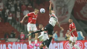 Internacional perde para o São Paulo e torcedores focam críticas em Roger Machado: “Não consegue extrair mais nada”