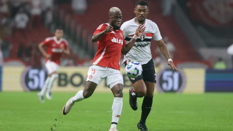 Enner Valencia deixa o campo vaiado e vira alvo da torcida do Internacional: “Constrangedor puxando contra-ataque”