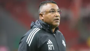 Roger Machado revela dificuldade em série de três jogos seguidos entre Internacional e Flamengo: “Identificar o próximo passo”