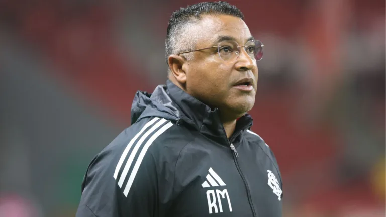 Roger Machado se diz prestigiado, mas admite instabilidade do Internacional: “Está demorando um pouco, mas vai passar”
