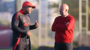 José Olavo Bisol, vice-presidente de futebol do Internacional, garante permanência de Roger Machado: “Não pensamos em uma mudança”