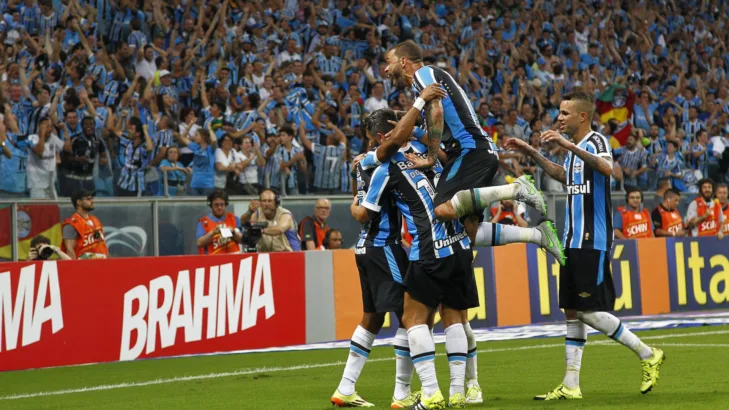 Grêmio celebra 10 anos do 5 a 0 contra o Internacional e torcedor lamenta: “Não aguento mais viver de lembrança” Grêmio celebra 10 anos do 5 a 0 contra o Internacional e torcedor lamenta: “Não aguento mais viver de lembrança”