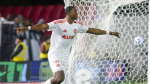 Internacional vence Red Bull Bragantino com dois gols de Ricardo Mathias, e torcida defende: “Não pode ser banco mais”