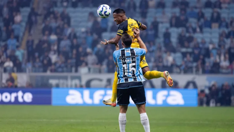 Grêmio perde para o Sport em casa e torcida pede demissão de Mano Menezes: “Trabalho pior que do Quinteros”