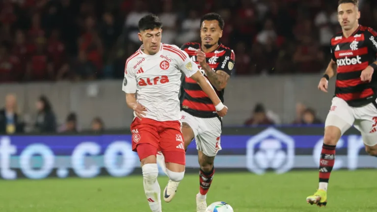 Flamengo sai na frente contra o Internacional na Libertadores, mas torcedores mantêm esperança: “quem não acredita, não é colorado”