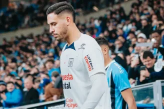 Erick Noriega em partida contra o Grêmio pela Sul-Americana
