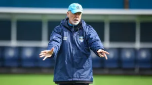 Mano Menezes demonstra confiança em Pavón após vaias da torcida do Grêmio: “Não vamos abandonar”